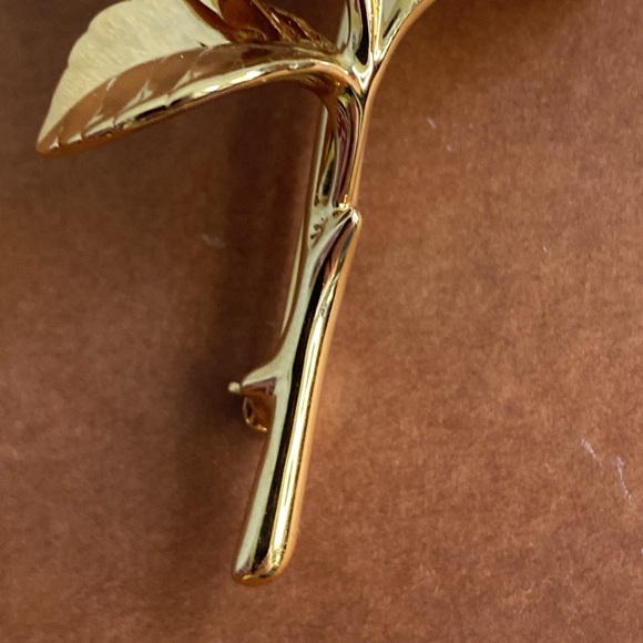 VTG SWAROVSKI SWAN SIGNED CRYSTAL GOLD PLATED MEMORIES ROSE PIN BROOCH - Picture 6 of 12